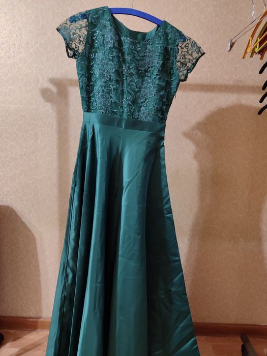 Вечерние платья продам