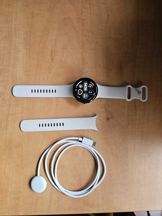 Продавам смарт часовник Google Pixel Watch 3 - 45mm