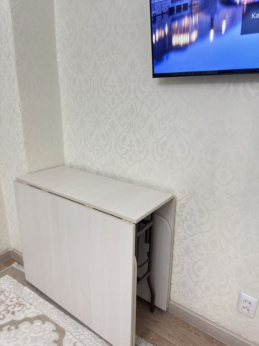 Стол -книжка для гостинный