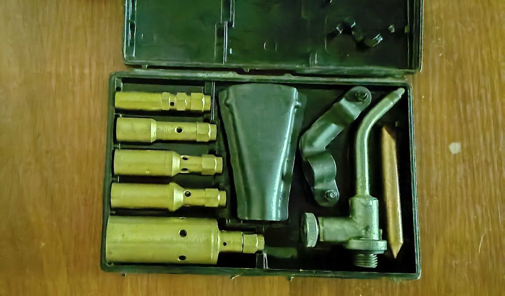 Набор газовых горелок Факел, полная комплектация, в футляре.
