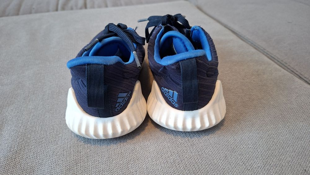 Детски маратонки Adidas, номер 28 1/2