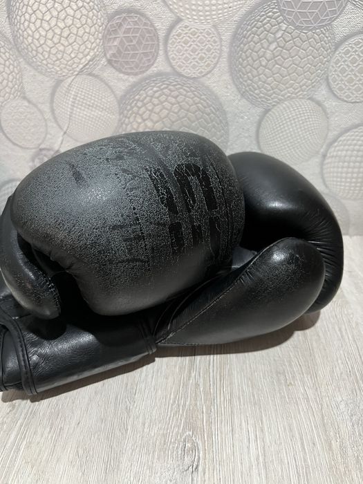 Продам перчатки для бокса