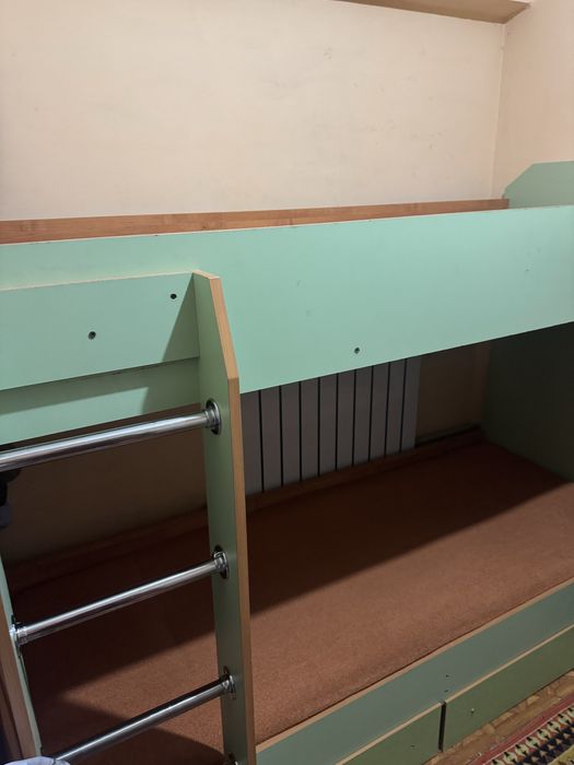 Продам двух ярусную кровать