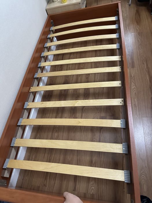 Кровать почти новая