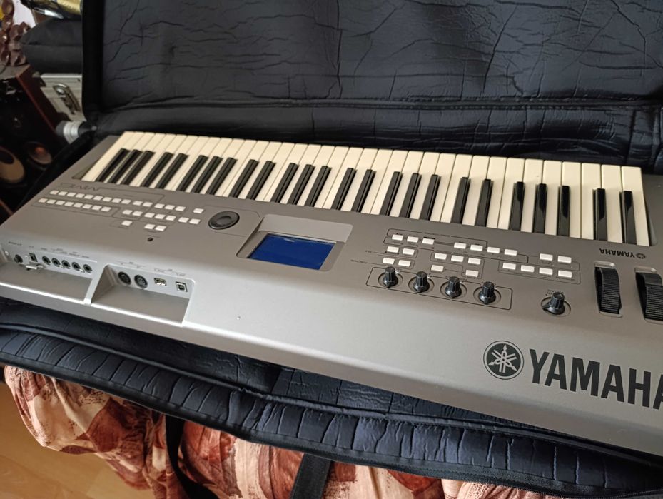 Продавам синтезатор Yamaha MM6