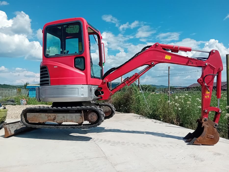 Miniexcavator Bobcat E25 EM 2.6 tone an 2013