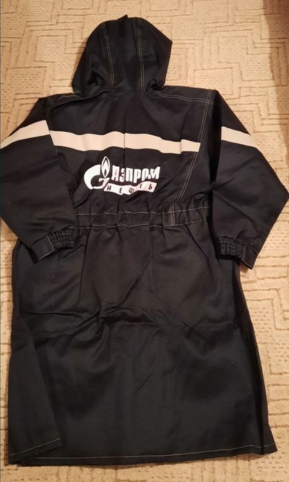 Плащ от непогоды.