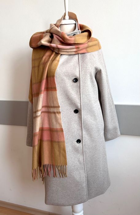 Голям мек вълнен шал в пастелни цветове