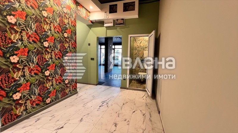 Магазин с лице на булевард