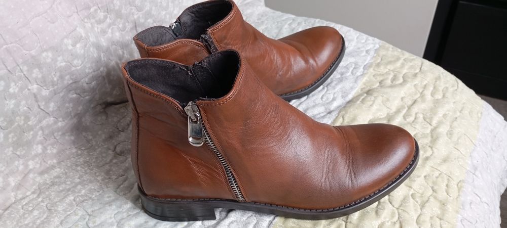 Дамски боти от естествена кожа