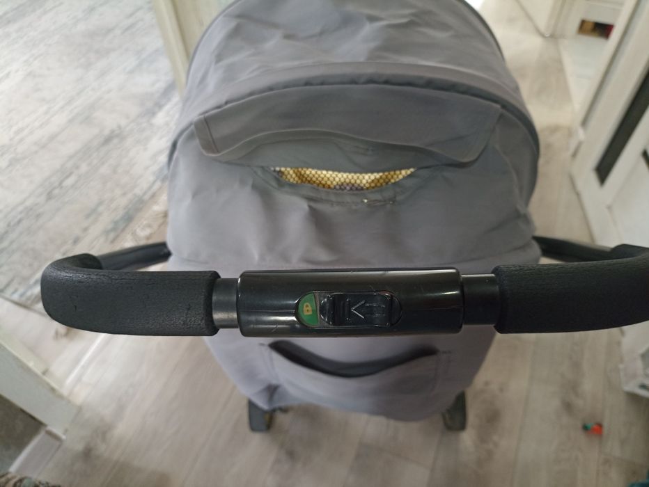 Продам коляску Tomix