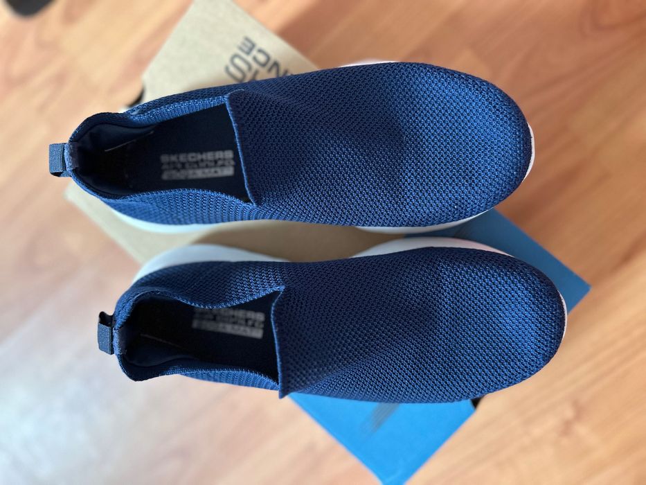 Vând pantofi sport Skechers