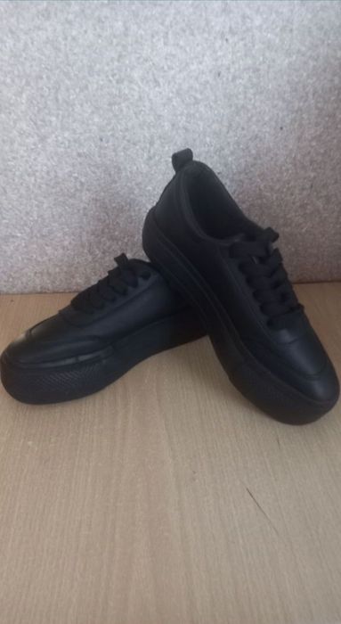 Женские кроссовки.