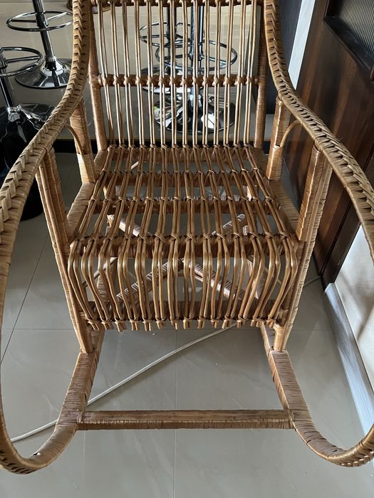 Люлеещ стол от ратан