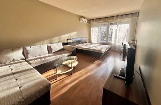 Дава се под наем Едностаен апартамент в София, Люлин 9 - 52 кв.м за 459 € - Снимка #1