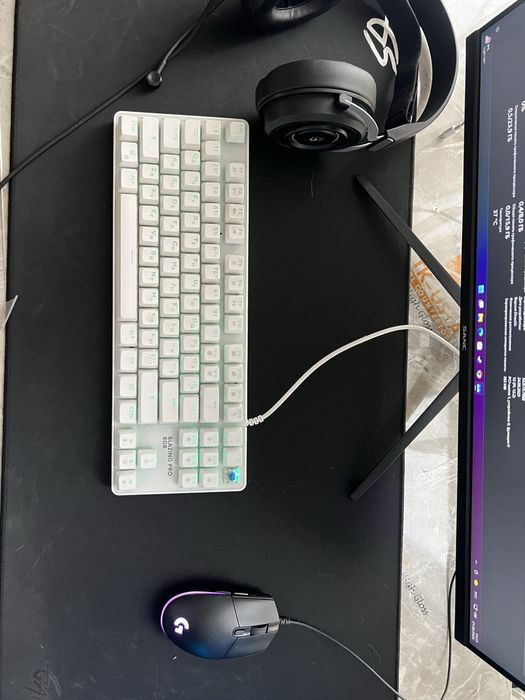 компьютер с столом