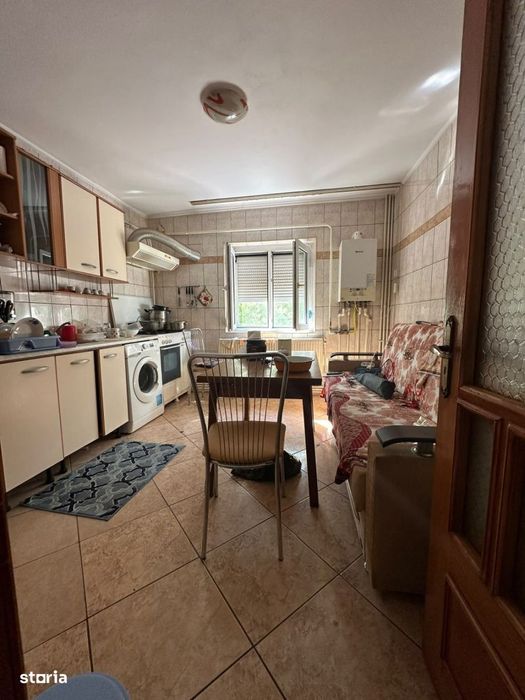 - Buzaului B-uri! Apartament 3 camere, etaj 2.