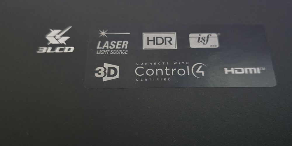 Лазерный проектор Epson EH-LS500