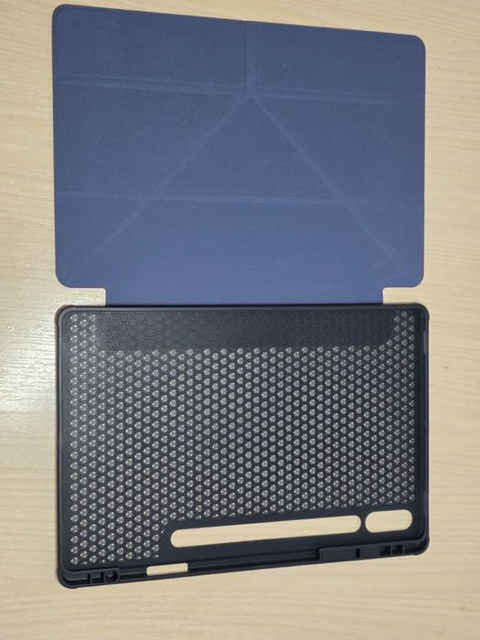 Продаю чехол на планшет Galaxy Tab S9Fe Plus