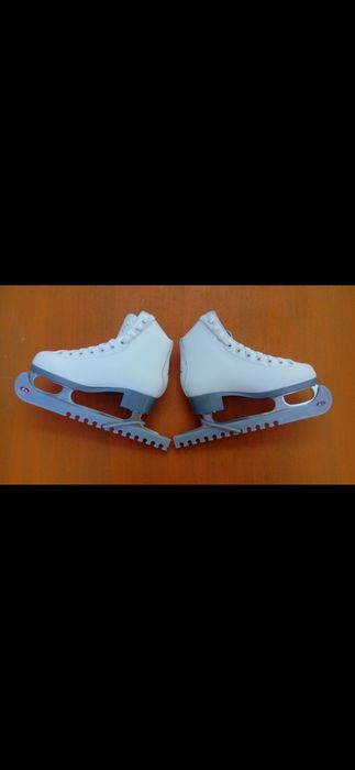 Продам коньки для девочек.