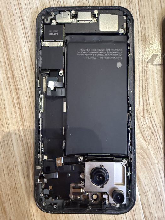 Дисплей и (корпус)- iphone 15