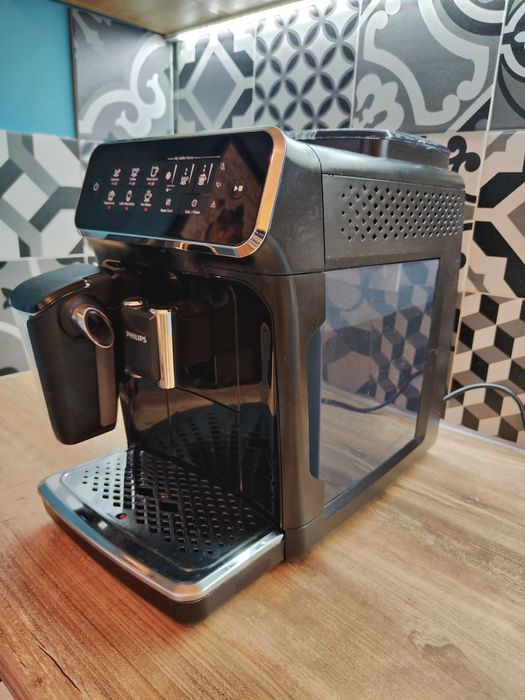 Гаранционен! Кафеавтомат Philips EP3241/50 LatteGo + подарък