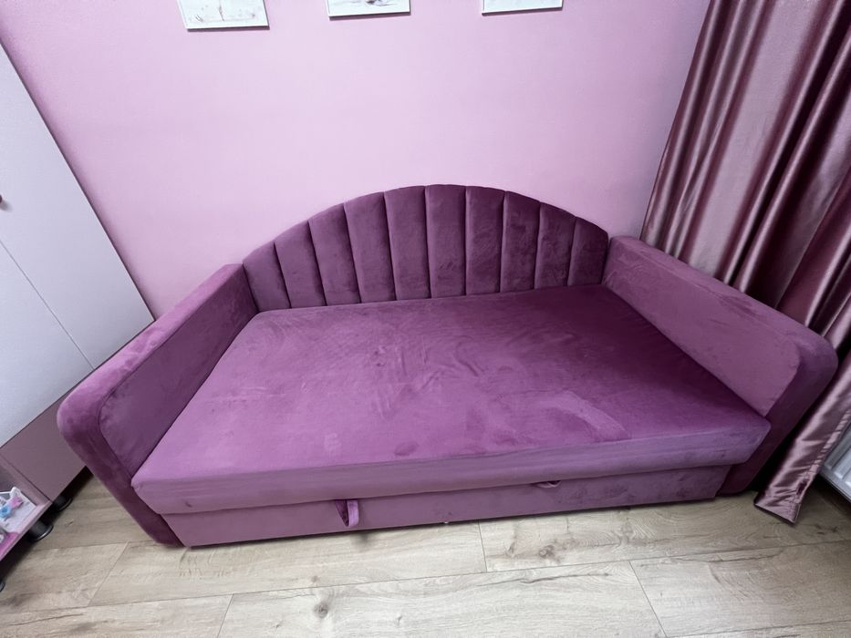 Canapea extensibila roz noua