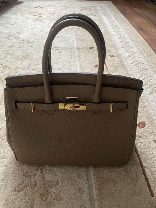 Сумка бежевого цвета