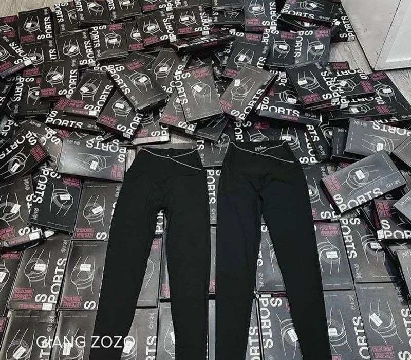 Спортни клинове от лека и еластична материя