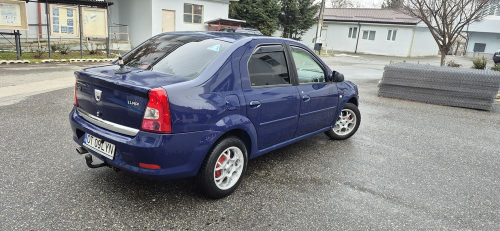 Vând Dacia logan