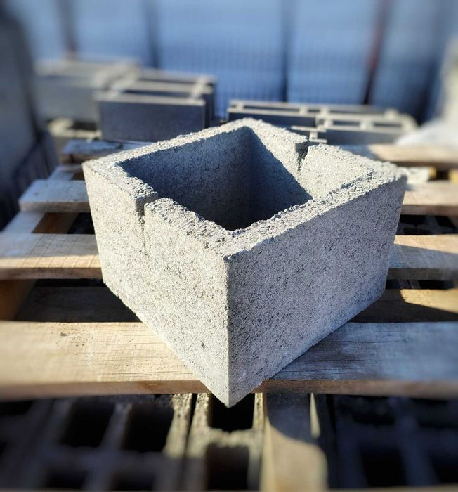 BOLTARI Zidarie/Fundatie/ Garduri / stalpi gard -Jardiniere