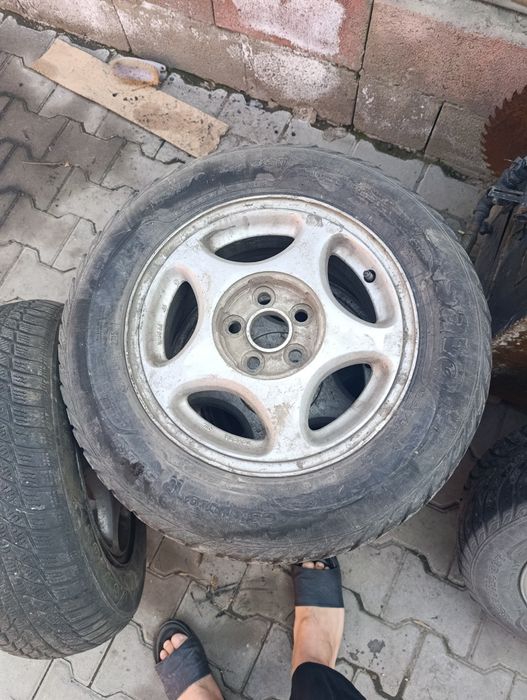 Продам диски 5 шт 4 одинаковые 1 диск запаска