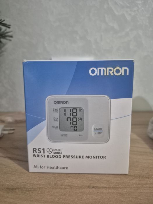 Тонометр Omron на запястье RS1