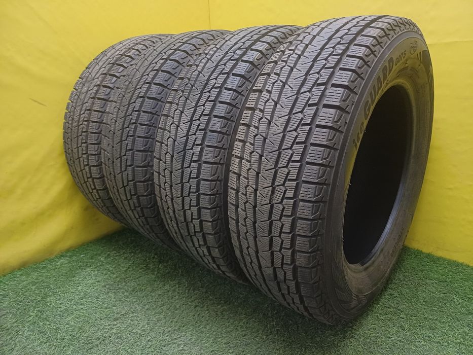 Шины 225/65 R17 YOKOHAMA комплект.