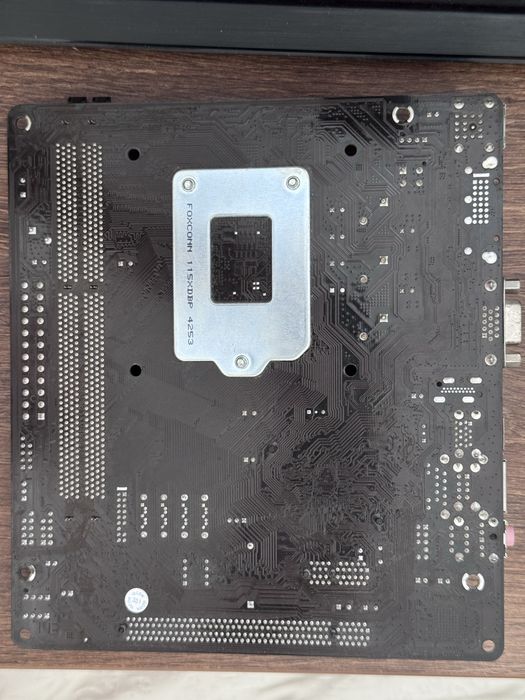 Vând diferite plăcuțe de RAM ddr3 (2x 4GB, 1x 8GB), procesor i5-4590 (functional), placă de bază ASRock H81M-VG4 (defecta)