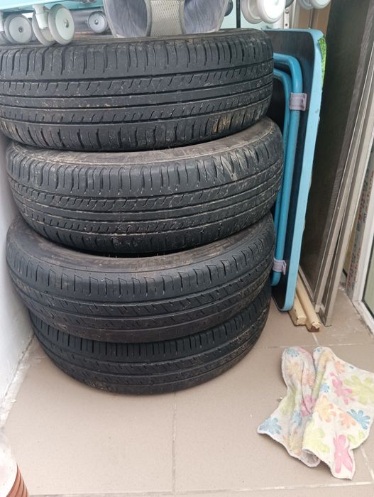 Продам резину один сезон ездили