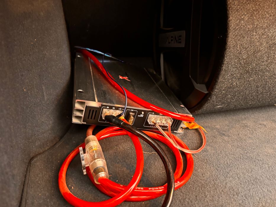 Бас Каса и Усилвател Комплект с Кабели Alpine