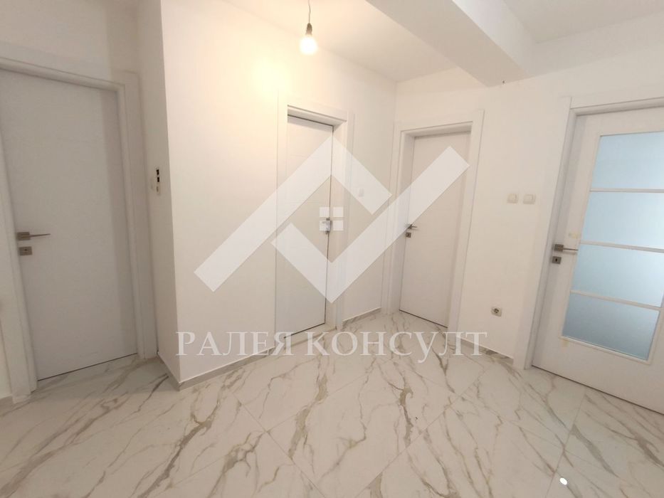 Продава се Тристаен апартамент в Пловдив, Каменица 1 - 170 кв.м за 1548 €/кв.м - Снимка #1