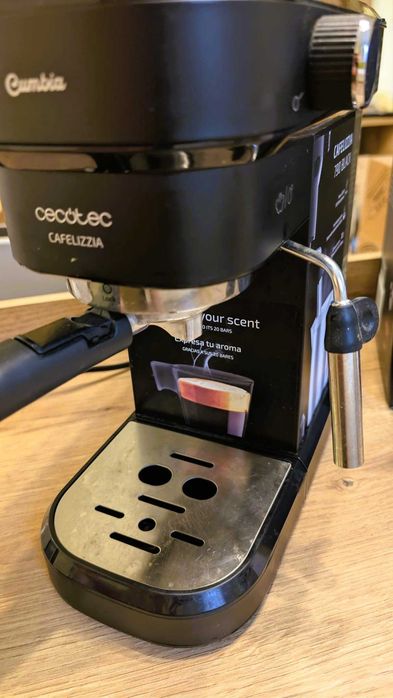 Еспресо машина Cecotec Cafelizzia 790, 1350 W, 20 бара, Система за бързо загряване, Резервоар за вода 1.2 л, Черен