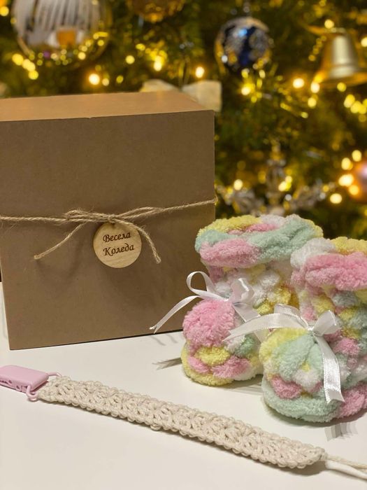 Ръчно изплетени бебешки пантофки