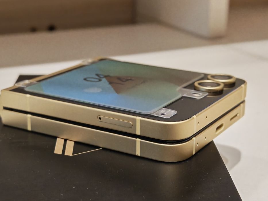Samsung Z Flip 6 Yellow - 0 cicluri