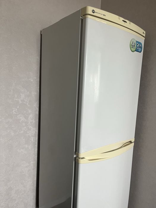 Продам Холодильник LG