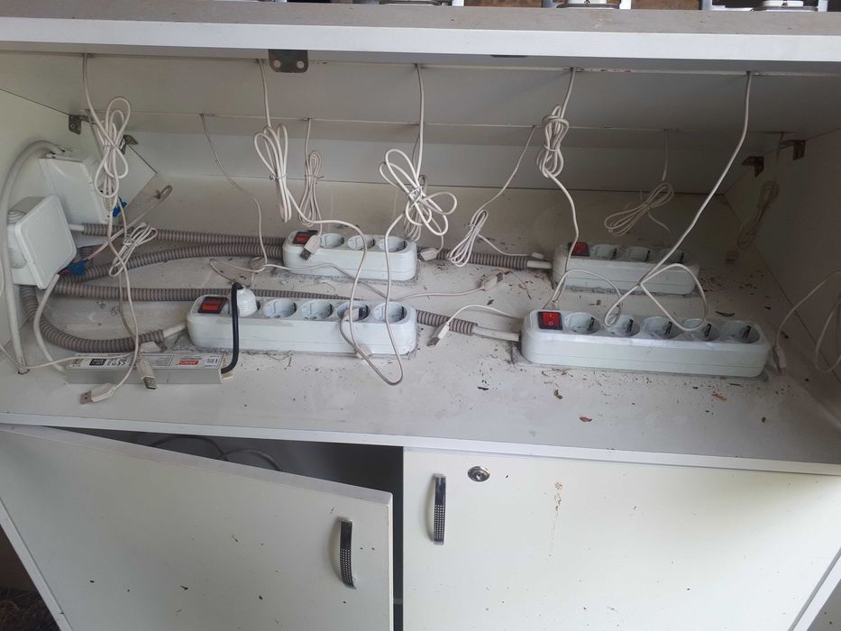 Мебель для магазина телефоны