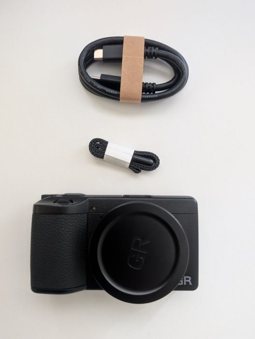 Ricoh GR IV HDF + Гаранция и екстри (като нов)