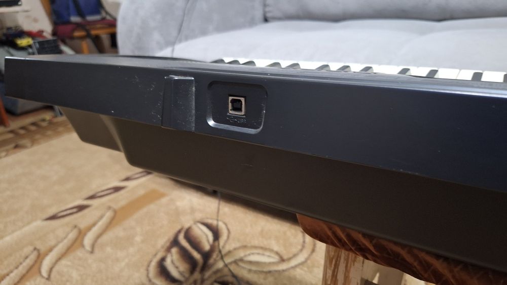 Продам синтезатор