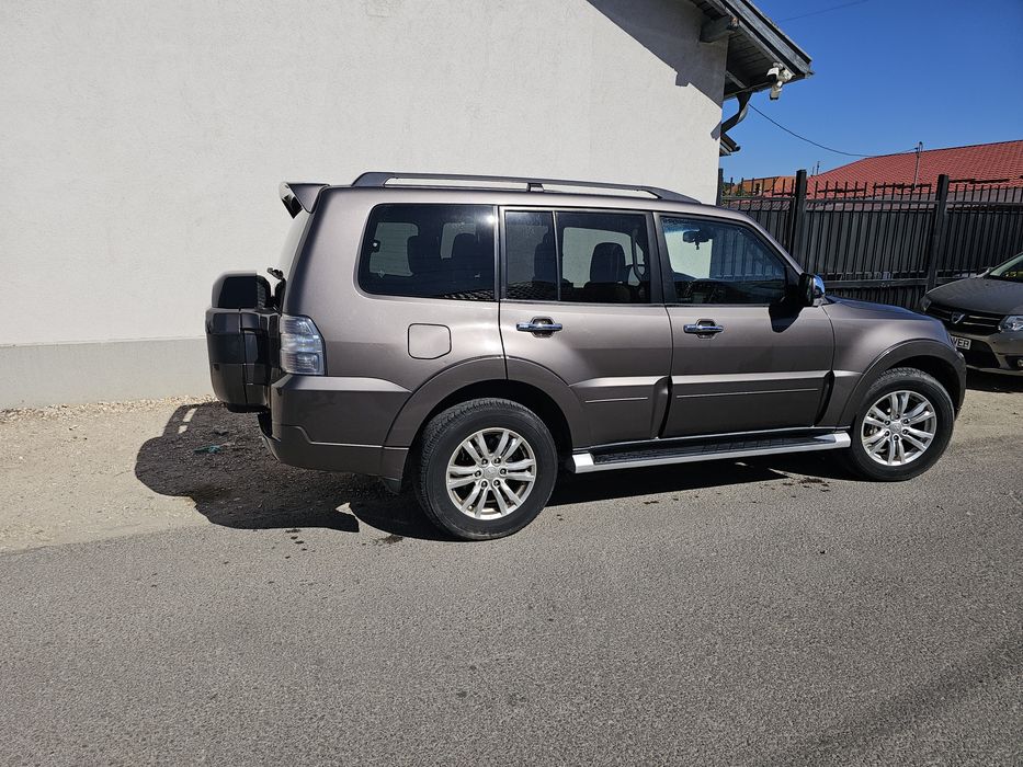 MITSUBISHI Pajero 2017 — imagine 3