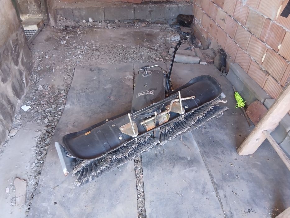 Perie rotativa adaptabila