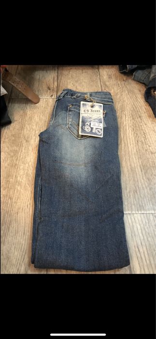 Женские джинсы.