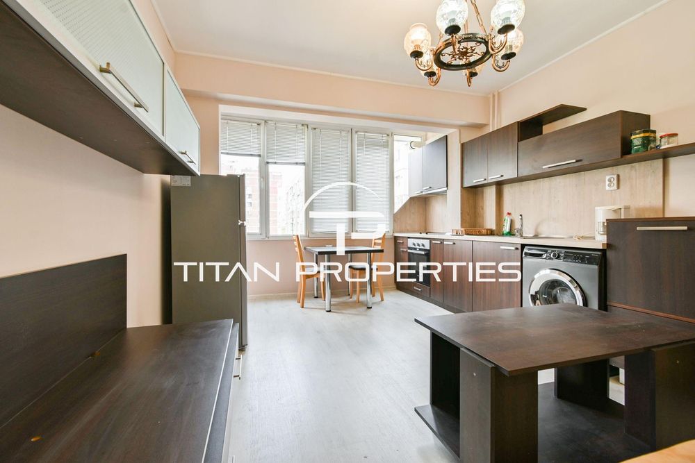 Тристаен за продажба в ж.к Света Троица