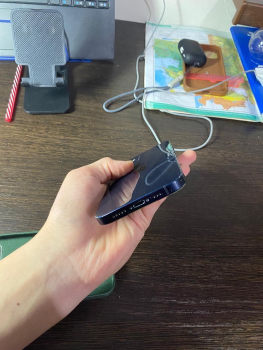 Продам Iphone 12